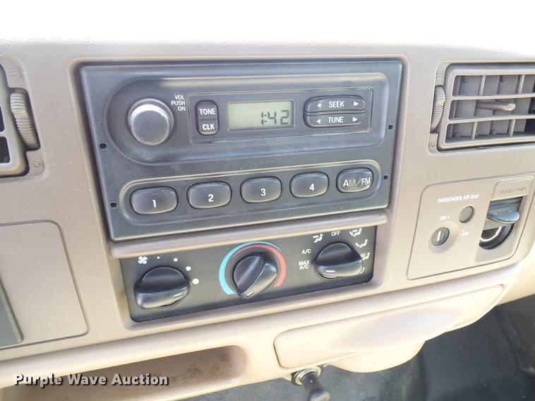 image for item DD8636 1999 Ford F250 Super Duty utility bed pickup truck