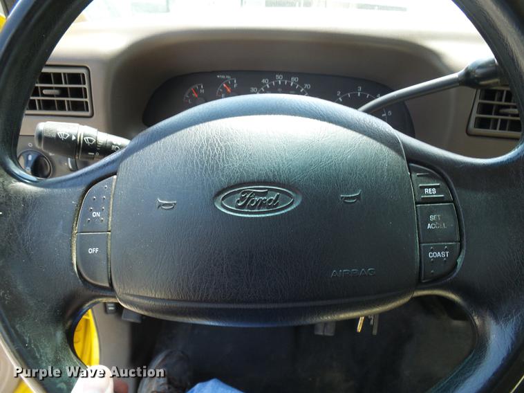 image for item DD8636 1999 Ford F250 Super Duty utility bed pickup truck