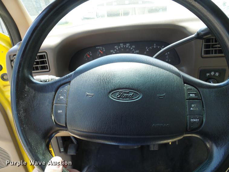 image for item DD8636 1999 Ford F250 Super Duty utility bed pickup truck