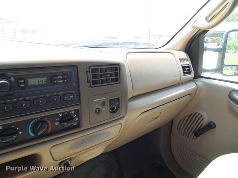 image for item DD8636 1999 Ford F250 Super Duty utility bed pickup truck