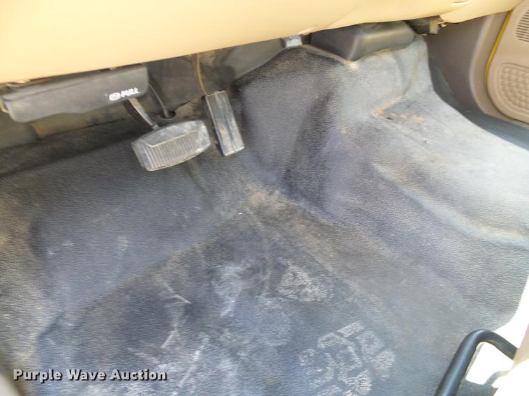 image for item DD8636 1999 Ford F250 Super Duty utility bed pickup truck