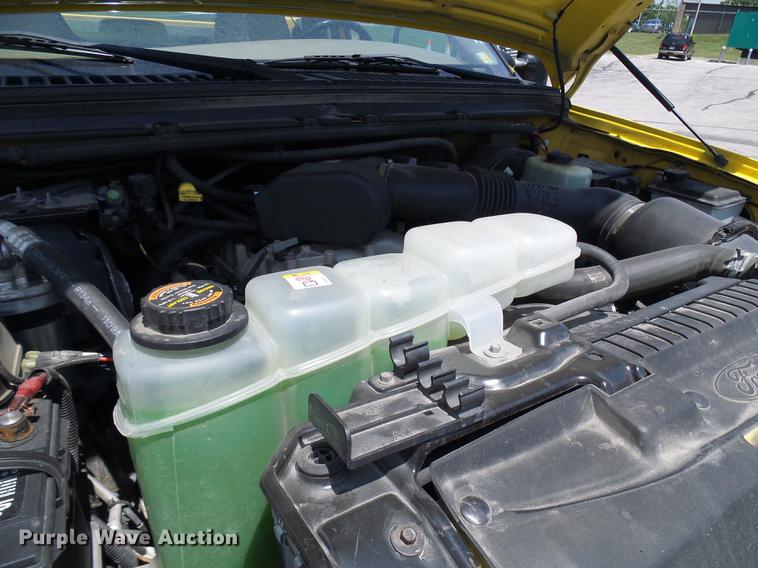 image for item DD8636 1999 Ford F250 Super Duty utility bed pickup truck