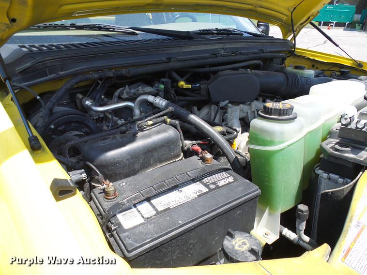 image for item DD8636 1999 Ford F250 Super Duty utility bed pickup truck