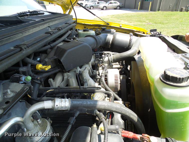 image for item DD8636 1999 Ford F250 Super Duty utility bed pickup truck