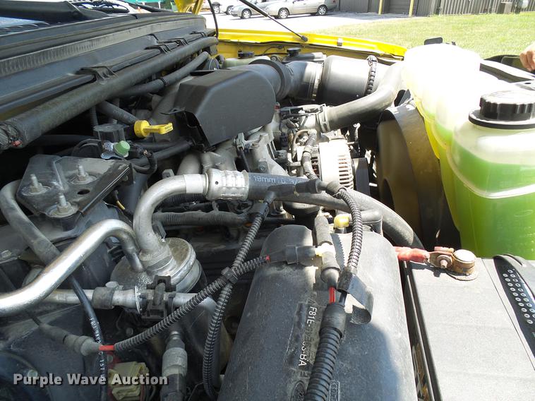 image for item DD8636 1999 Ford F250 Super Duty utility bed pickup truck