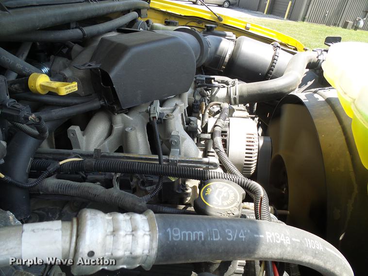 image for item DD8636 1999 Ford F250 Super Duty utility bed pickup truck