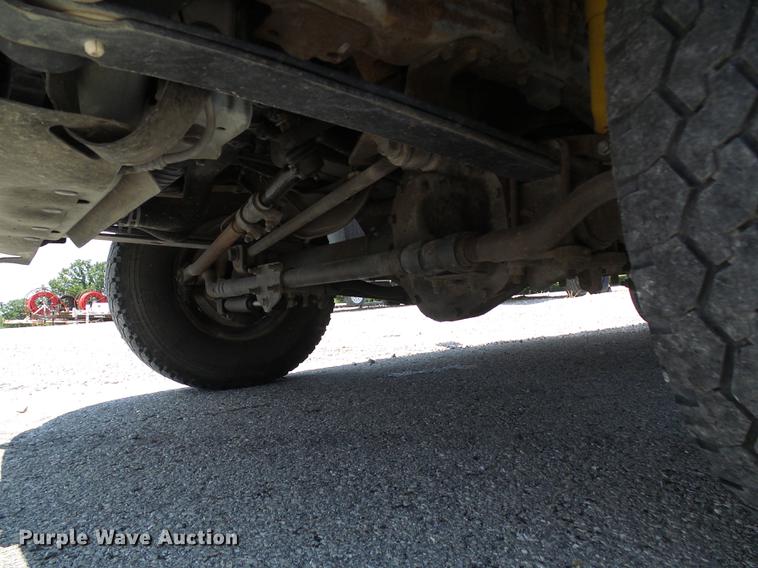 image for item DD8636 1999 Ford F250 Super Duty utility bed pickup truck