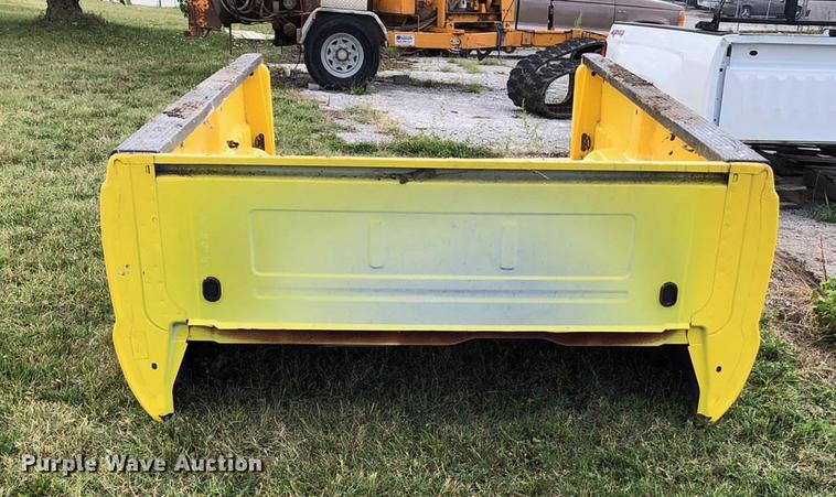 image for item DD8636 1999 Ford F250 Super Duty utility bed pickup truck