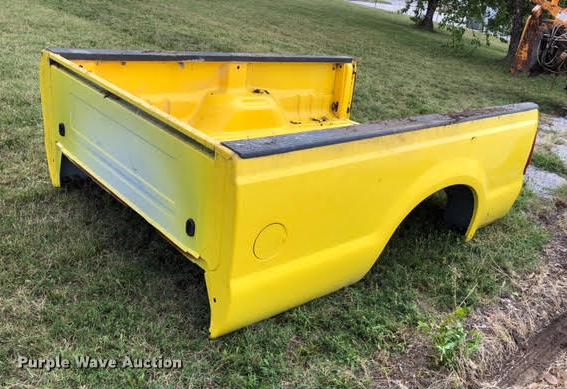 image for item DD8636 1999 Ford F250 Super Duty utility bed pickup truck