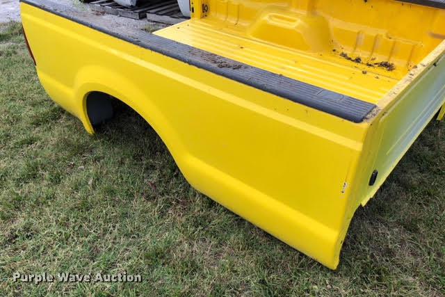 image for item DD8636 1999 Ford F250 Super Duty utility bed pickup truck