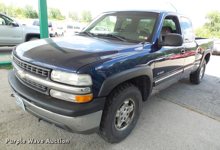 image for item DD8649 2001 Chevrolet Silverado 1500 Ext. Cab pickup truck