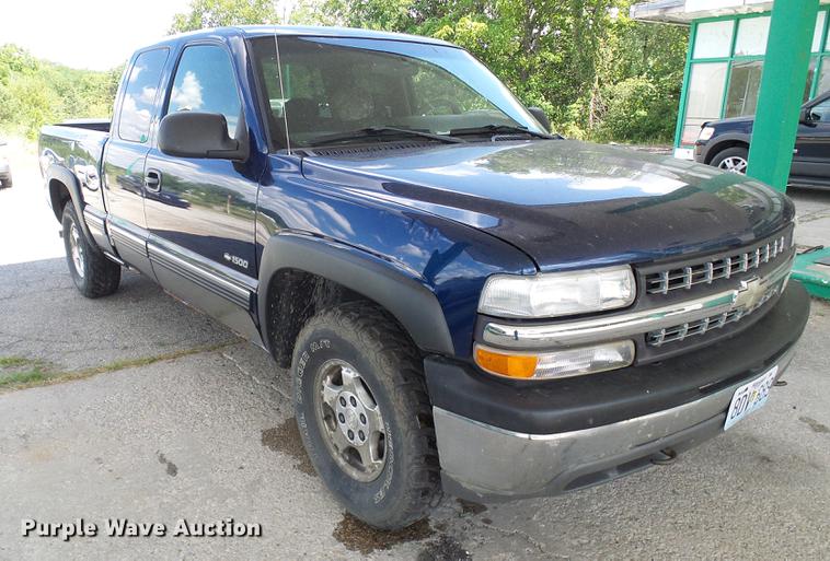 image for item DD8649 2001 Chevrolet Silverado 1500 Ext. Cab pickup truck