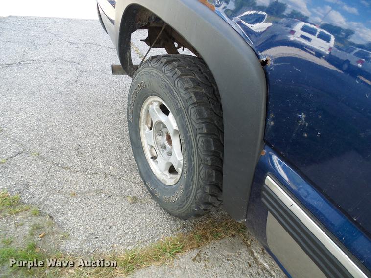 image for item DD8649 2001 Chevrolet Silverado 1500 Ext. Cab pickup truck