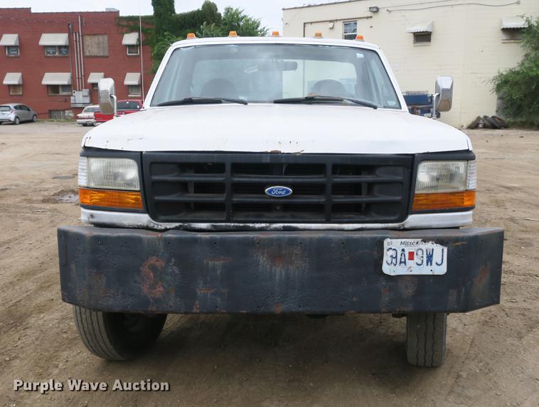 image for item DE3769 1996 Ford F350 Super Duty XLT flatbed pickup truck
