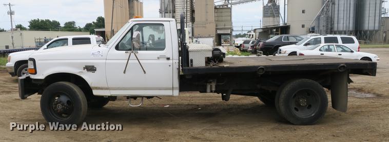 image for item DE3769 1996 Ford F350 Super Duty XLT flatbed pickup truck