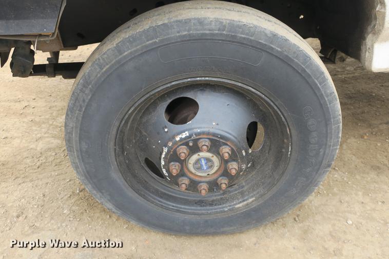 image for item DE3769 1996 Ford F350 Super Duty XLT flatbed pickup truck