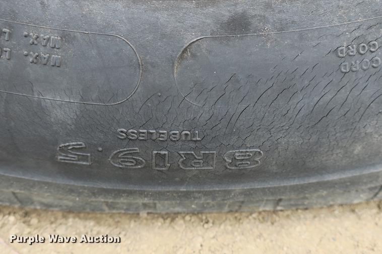 image for item DE3769 1996 Ford F350 Super Duty XLT flatbed pickup truck