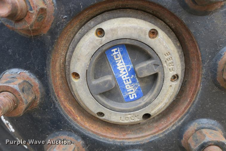 image for item DE3769 1996 Ford F350 Super Duty XLT flatbed pickup truck