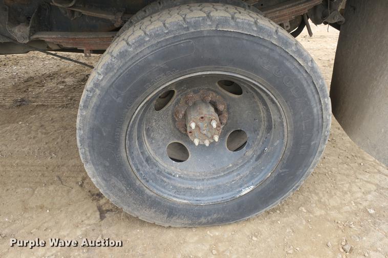 image for item DE3769 1996 Ford F350 Super Duty XLT flatbed pickup truck