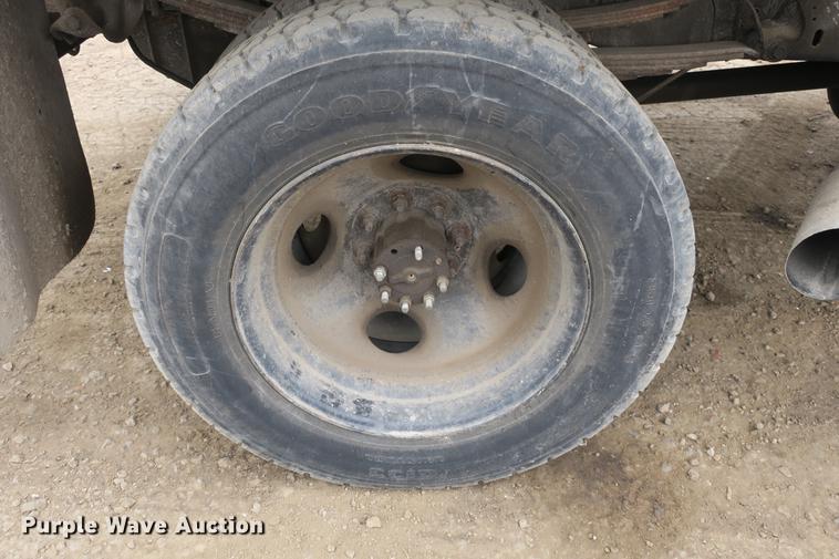 image for item DE3769 1996 Ford F350 Super Duty XLT flatbed pickup truck