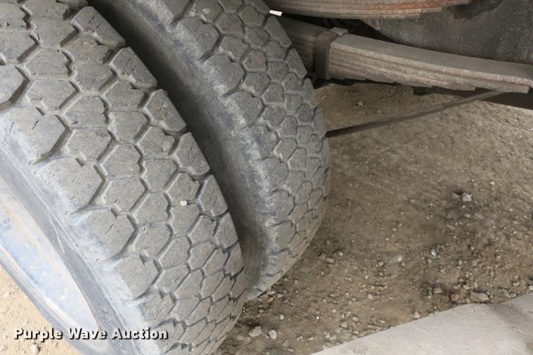 image for item DE3769 1996 Ford F350 Super Duty XLT flatbed pickup truck