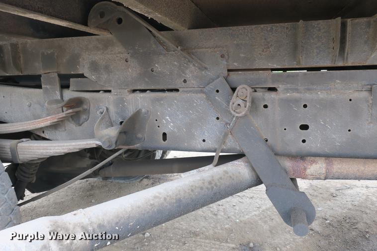 image for item DE3769 1996 Ford F350 Super Duty XLT flatbed pickup truck