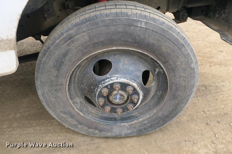 image for item DE3769 1996 Ford F350 Super Duty XLT flatbed pickup truck