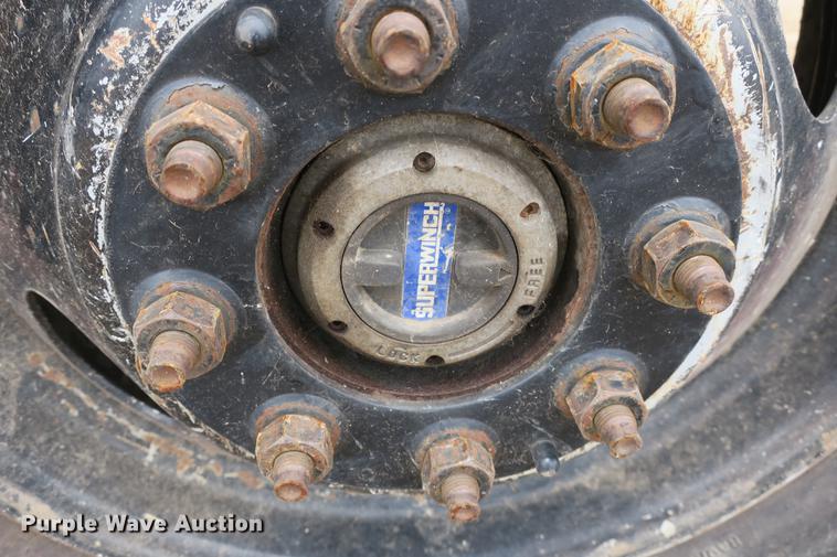 image for item DE3769 1996 Ford F350 Super Duty XLT flatbed pickup truck