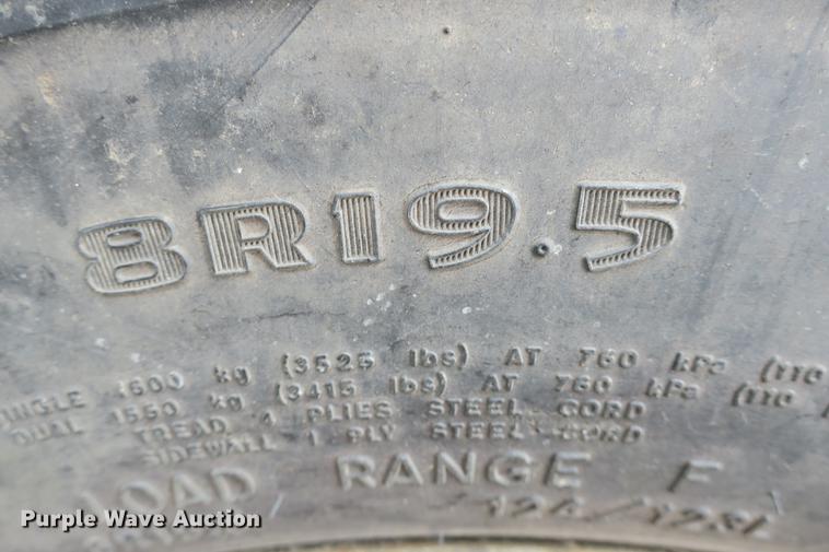 image for item DE3769 1996 Ford F350 Super Duty XLT flatbed pickup truck