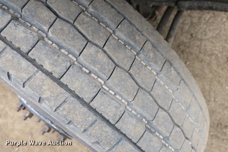 image for item DE3769 1996 Ford F350 Super Duty XLT flatbed pickup truck