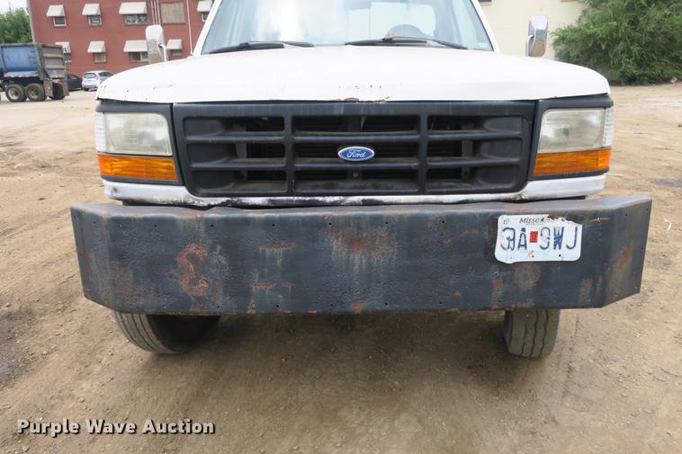 image for item DE3769 1996 Ford F350 Super Duty XLT flatbed pickup truck