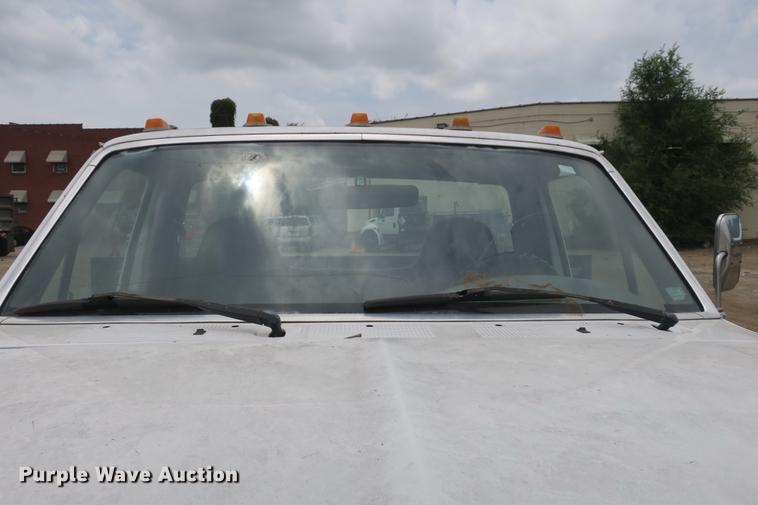 image for item DE3769 1996 Ford F350 Super Duty XLT flatbed pickup truck