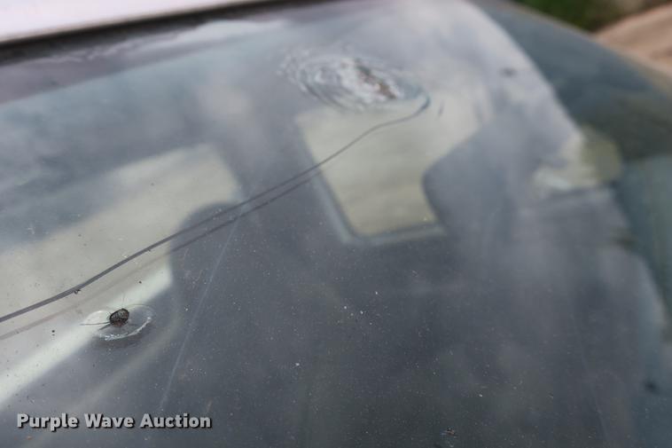 image for item DE3769 1996 Ford F350 Super Duty XLT flatbed pickup truck