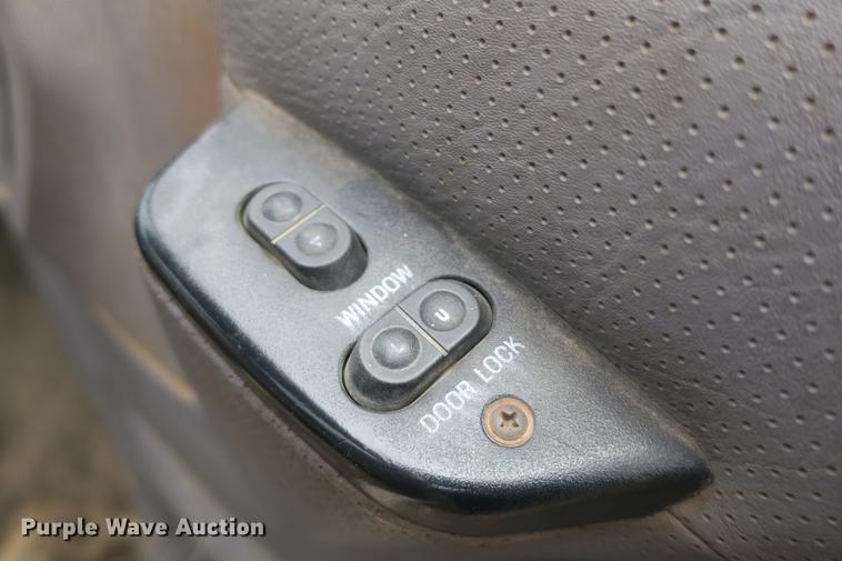 image for item DE3769 1996 Ford F350 Super Duty XLT flatbed pickup truck