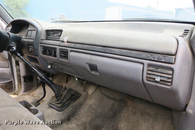 image for item DE3769 1996 Ford F350 Super Duty XLT flatbed pickup truck