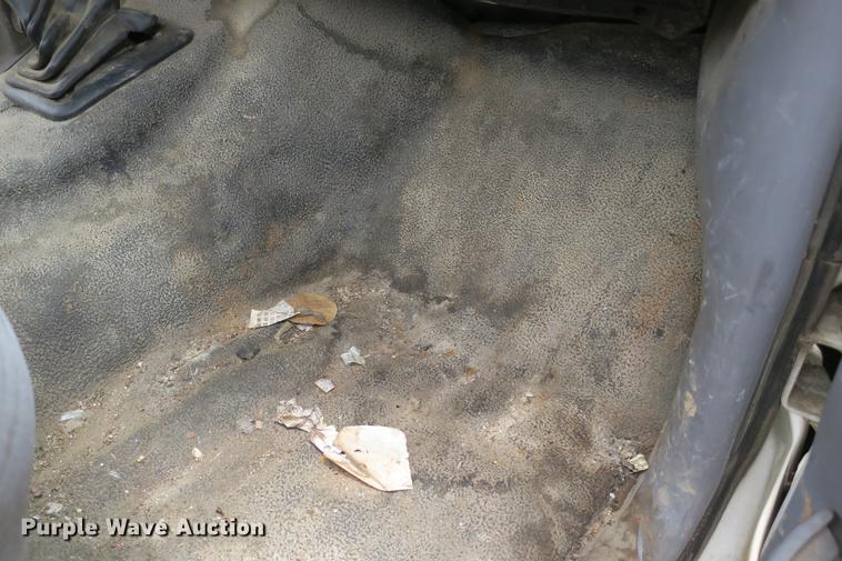 image for item DE3769 1996 Ford F350 Super Duty XLT flatbed pickup truck