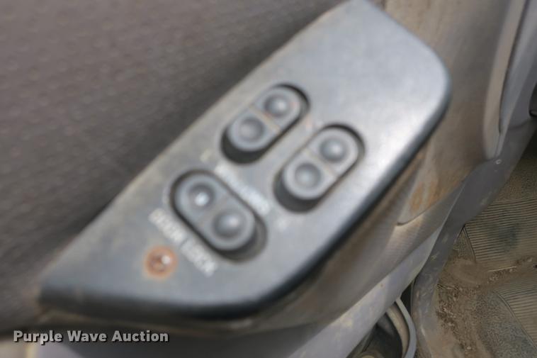 image for item DE3769 1996 Ford F350 Super Duty XLT flatbed pickup truck