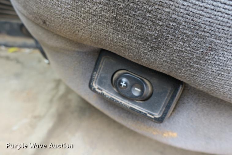 image for item DE3769 1996 Ford F350 Super Duty XLT flatbed pickup truck