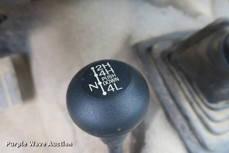 image for item DE3769 1996 Ford F350 Super Duty XLT flatbed pickup truck