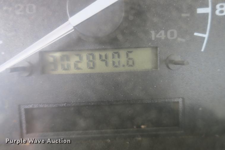 image for item DE3769 1996 Ford F350 Super Duty XLT flatbed pickup truck