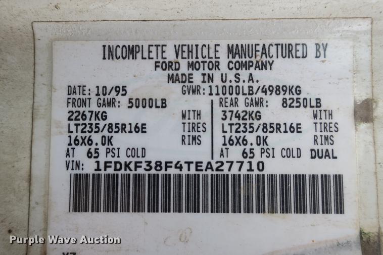 image for item DE3769 1996 Ford F350 Super Duty XLT flatbed pickup truck