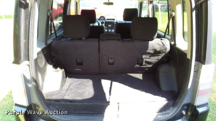 image for item DE7186 2005 Scion XB SUV