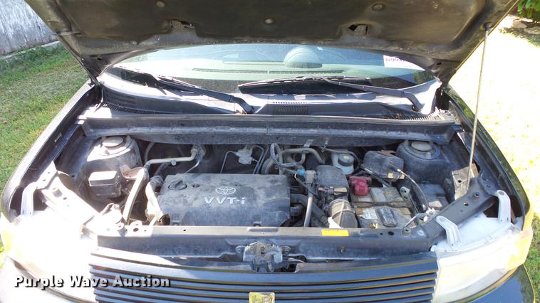 image for item DE7186 2005 Scion XB SUV