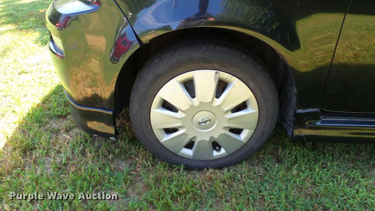 image for item DE7186 2005 Scion XB SUV