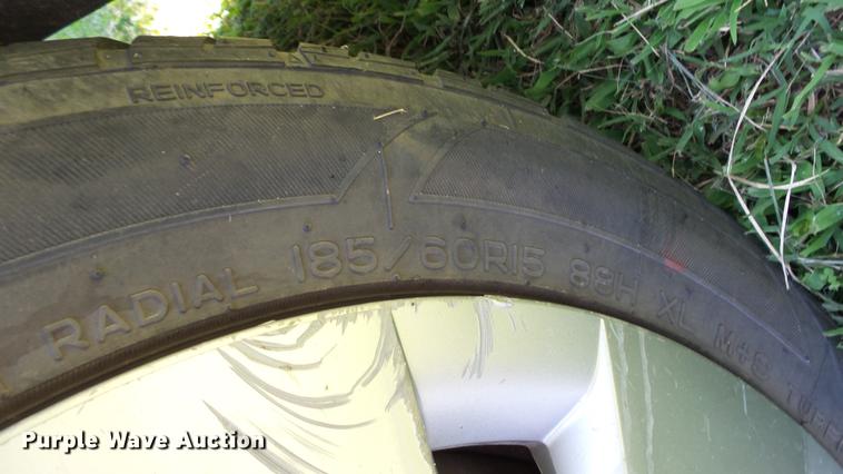 image for item DE7186 2005 Scion XB SUV