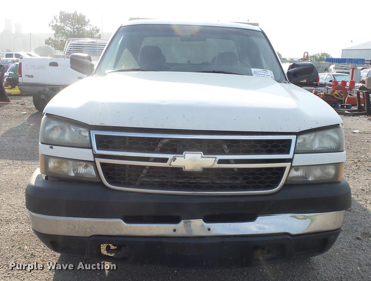 image for item DE7210 2006 Chevrolet Silverado 2500HD Ext. Cab pickup truck