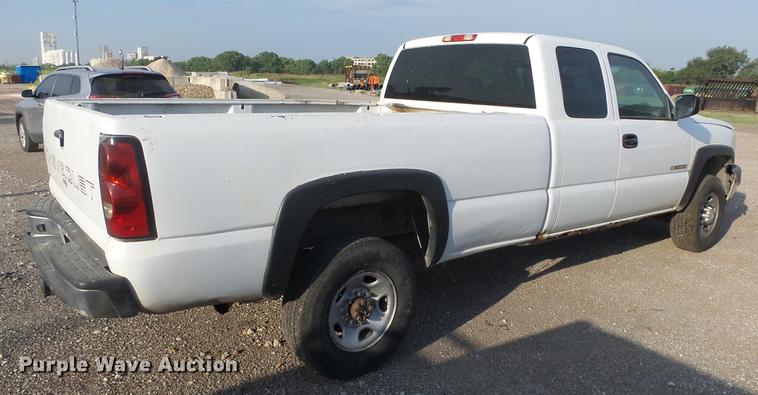 image for item DE7210 2006 Chevrolet Silverado 2500HD Ext. Cab pickup truck