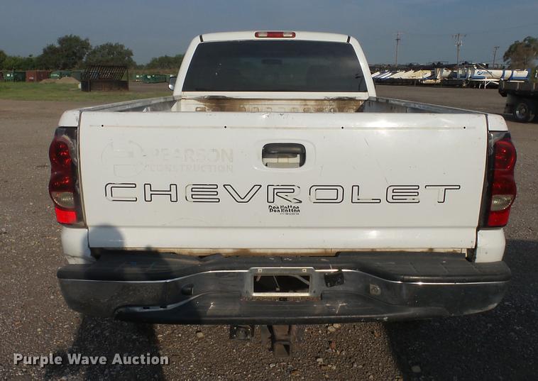 image for item DE7210 2006 Chevrolet Silverado 2500HD Ext. Cab pickup truck