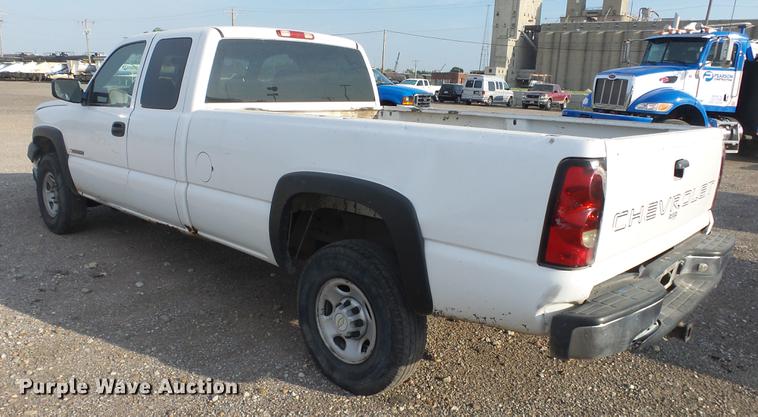 image for item DE7210 2006 Chevrolet Silverado 2500HD Ext. Cab pickup truck