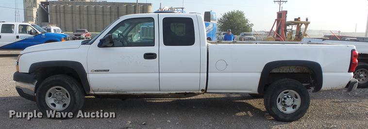 image for item DE7210 2006 Chevrolet Silverado 2500HD Ext. Cab pickup truck
